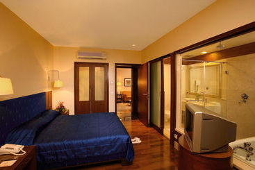 هتل Deccan Rendezvous