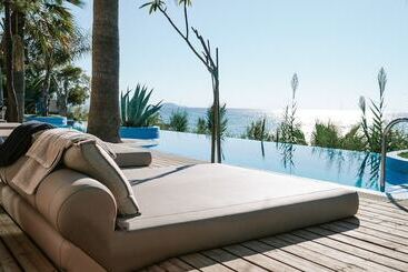 Gloria Maris Hotel Suites And Villa