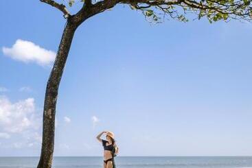 هتل Legong Keraton Beach