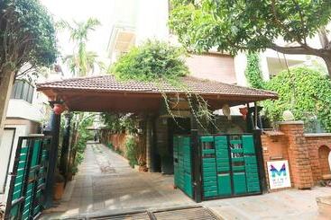 Hotel Mint Green Path