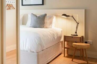 تختخواب و صبحانه Lagom Restaurant & Townhouse