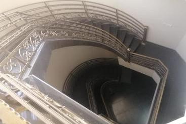 تختخواب و صبحانه State Residency