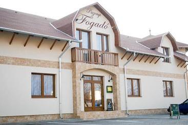 فندق صغير Pazonyi Fogadó és étterem