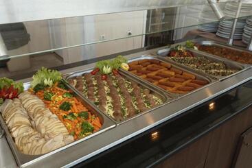 فندق Vemara Club