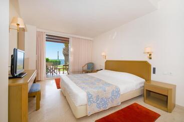 ホテル Iberostar Waves Creta Panorama & Mare