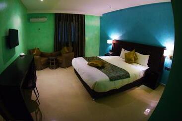 Palm S Hotel Club