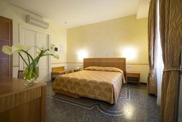 هتل Villa Imperiale
