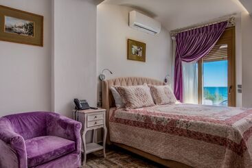 هتل آپارتمان Elimia Suites & Studios