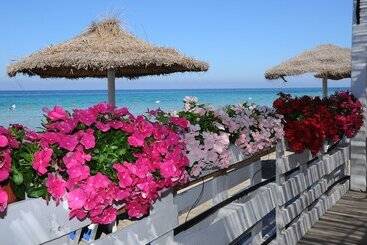 هتل Delfino Beach
