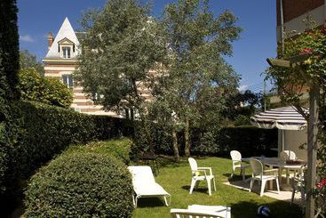 هتل Hôtels & Résidences La Closerie Cote Casino
