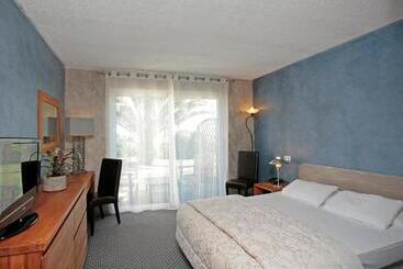 هتل Hôtel Pineto