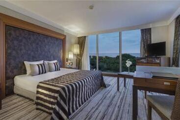 هتل Rixos Sungate, The Land of Legends Access