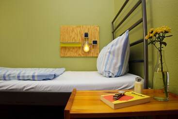 فندق Amstel House Hostel