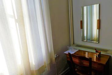 هتل Fivos   Hostel