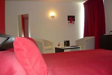 Отель Auberge De Condé