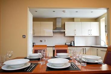 هتل Staycity Aparts Saint Augustine Street