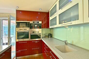 Luxury Villa With Private Pool & Sea View Near City Center Of Poreč