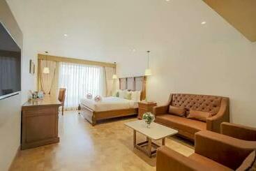هتل Jade Suites  Luxury Boutique