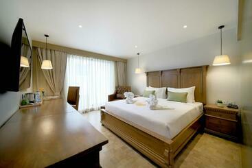 هتل Jade Suites  Luxury Boutique
