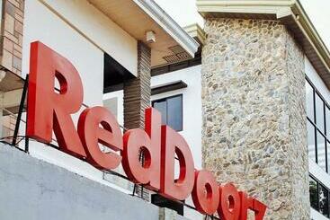 هتل Reddoorz Hostel @ St. Paul Village Lapulapu