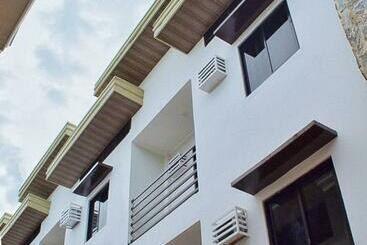 هتل Reddoorz Hostel @ St. Paul Village Lapulapu