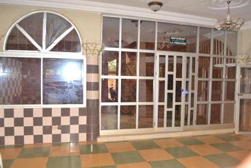 White Horse Hotel Porto Novo