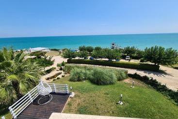 استراحتگاه Baia Del Sole Vasto
