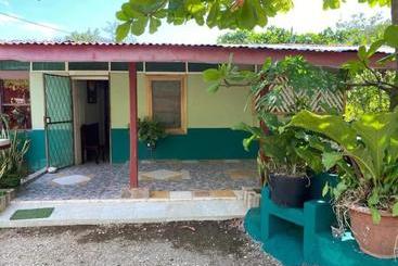 تختخواب و صبحانه Coco Verde