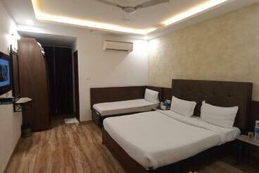 هتل Alba Premier, Indore