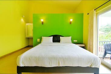 هتل Fabescape Vagator Retreat Resort With Swimming Pool   Nr Vagator Beach