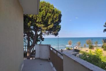 پانسیون Room In Bb   Quadruple Room For A Totally Relaxing Holiday