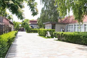 بنسيون Airport Wanderer Inn   Vándor Fogadó