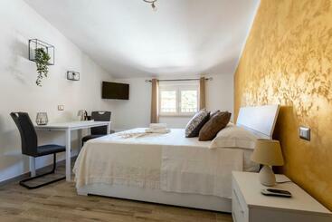 پانسیون Cadoni Guest House