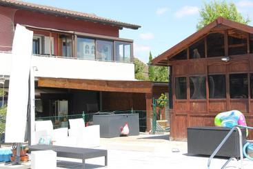 פנסיון At Moumie Studio Furnished Quiet Place Parking And Jacuzzi And Pool