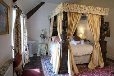 בית מלון כפרי Bickleigh Castle