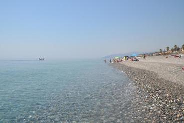تختخواب و صبحانه Taormina Bay Lucia's House