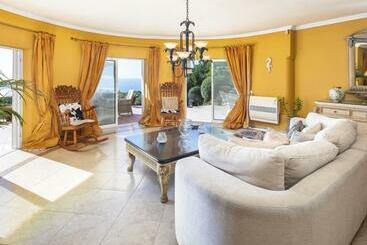 پانسیون Villa Vale De Lapa Amazing Sea Views Heated Swimming Pool Jacuzzi Ac   Stunning House