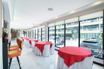 هتل Oyo 195 Ranc  Biñan