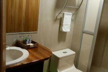 پانسیون Hostal La Maison Canadiense