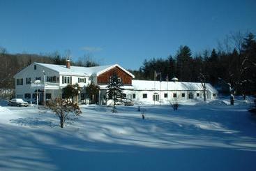 Общежитие Inn By The River