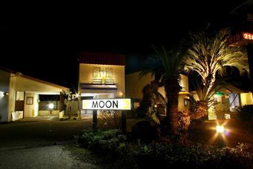 هتل Restay Moon Kochi