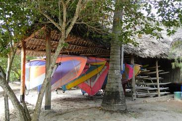 هتل The Beach Crab Resort