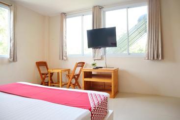 هتل Oyo 674 Greenery Home