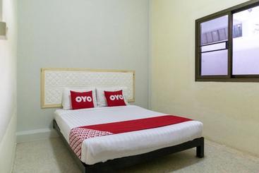 هتل Oyo 674 Greenery Home