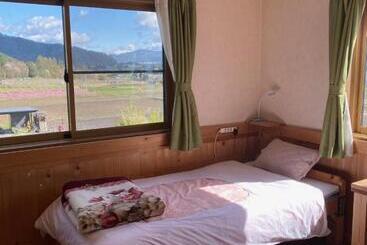 پانسیون Azumino Backpackers 山の風