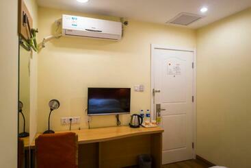 هتل Home Inn Nantong Tongzhou Shimin Square Pedestrian Street