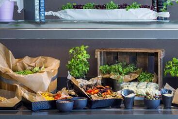 هتل Park Inn By Radisson Frankfurt Airport