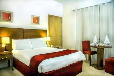 בית מלון כפרי Ramada Lough Allen