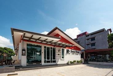 호텔 Oyo 90234 Sungai Rengit City Resort 2