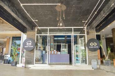 هتل Oyo 90378 Rigari Guest House